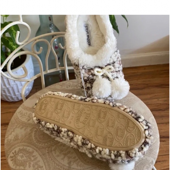 🪞 NEW Steve Madden fuzzy pebbled front pom pom women’s loafer slippers in multi - Picture 2 of 4
